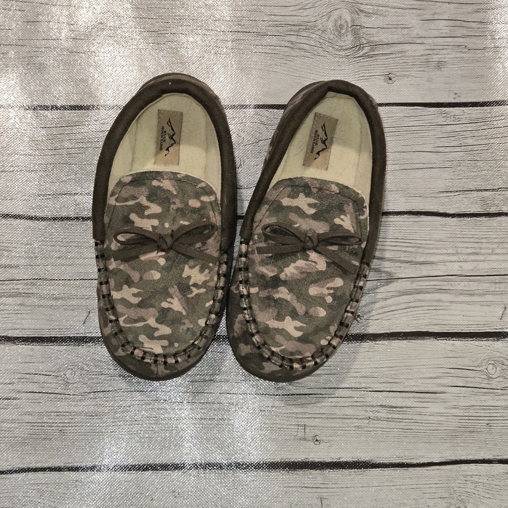 NWOT Blue Mountain Camo Memory Foam Moccasin Slippers Boys